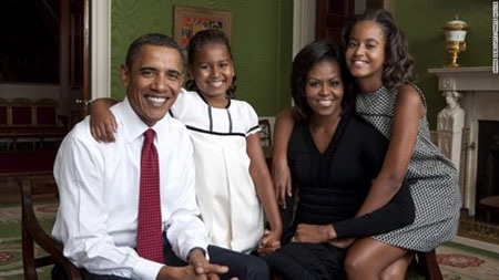 Khoảnh khắc gia đình Obama hạnh phúc trong Lễ Phục sinh - 3 Nhà Trắng công bố bức ảnh đầu tiên của gia đình Tổng thống Obama năm 2009