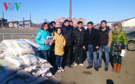 Người Việt tại Nga đùm bọc nhau sau vụ cháy chợ ở Kazan - 1 Những bao gạo đã được chuyển đến Kazan để phát cho bà con ngay tại Trung tâm Thương mại Admiral