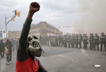 [Photo] Cận cảnh cuộc bạo loạn ở Mỹ làm nhiều cảnh sát bị thương