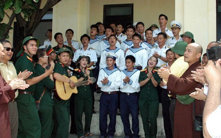Chuyện nhà báo hải ngoại khóc ở Trường Sa - 5 Ông trở lại Trường Sa tháng 4 này