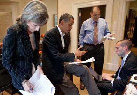 Về những người viết diễn văn cho Tổng thống Mỹ - 1 Tổng thống Mỹ Obama và ê-kíp viết diễn văn chuẩn bị cho một lần đăng đàn phát biểu
