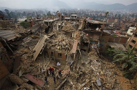 Du khách tuyệt vọng tìm đường chạy khỏi vùng động đất Nepal - 1 Cảnh tan hoang sau trận động đất tại Kathmandu, Nepal. (Nguồn: