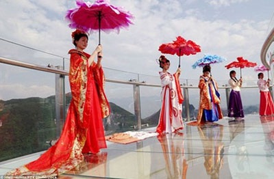 Trung Quốc khai trương lối đi bằng kính lớn nhất thế giới - 8 Nằm trong vườn quốc gia Long Cương, lối đi được đặt tên là Vân Đoản
