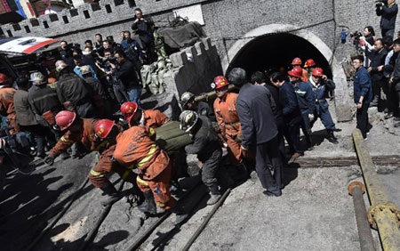 Hàng trăm nhân viên cứu hộ được huy động. (Ảnh: