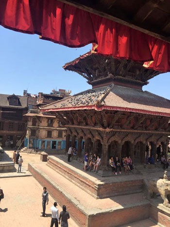Tường trình từ Nepal: 6 tiếng kinh hoàng giữa tâm động đất - 3 Quảng trường Hoàng cung Patan