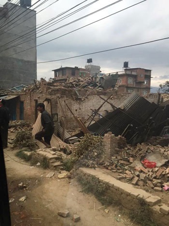 Tường trình từ Nepal: 6 tiếng kinh hoàng giữa tâm động đất - 4 Quang cảnh đổ nát sau thảm họa động đất