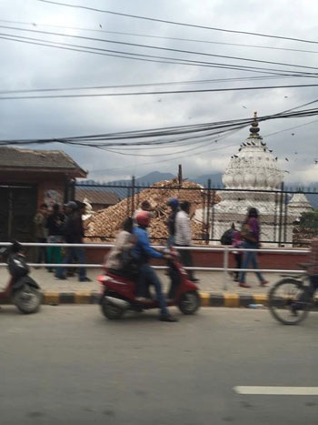 Tường trình từ Nepal: 6 tiếng kinh hoàng giữa tâm động đất - 7 Quang cảnh đổ nát sau thảm họa động đất