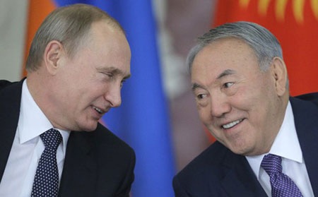 Tuyến đầu cuộc chiến giành ảnh hưởng của Nga - Trung - 1 Tổng thống Nga Vladimir Putin và người đồng cấp Kazakhstan Nursultan Nazarbayev