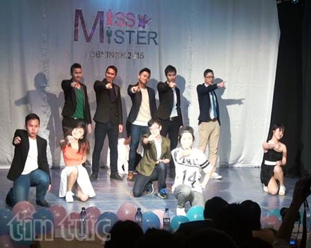 Vườn ươm chuyên gia hạt nhân Việt - 3 Một tiết mục biểu diễn văn nghệ ngoại khóa của sinh viên Việt Nam