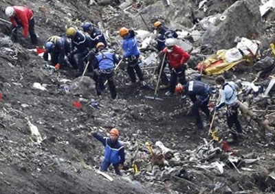 Một phi công trong buồng lái máy bay. (