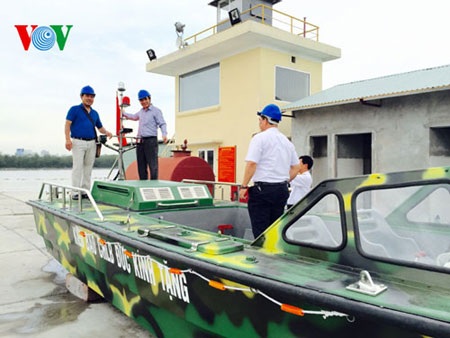 Người Việt tại Đức tặng xuồng cao tốc cho quân, dân Trường Sa - 5 Và tiến hành chạy thử