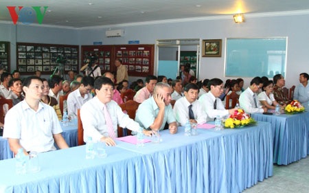 Việt kiều Campuchia kỷ niệm 125 năm sinh nhật Bác - 2 Việt Kiều Campuchia kỉ niệm 125 ngày sinh nhật Bác