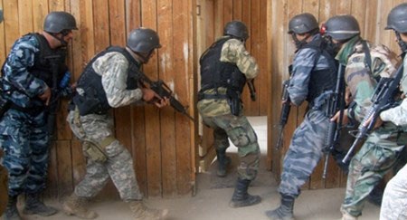 Các thành viên trong lực lượng đặc nhiệm Tajikistan