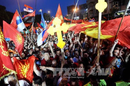 Biểu tình ủng hộ Chính phủ tại thủ đô Skopje ngày 18/5. (Ảnh: