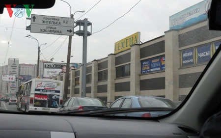 Phố Hồ Chí Minh tại St. Petersburg (Nga) - 2 Biển chỉ dẫn phố Hồ Chí Minh và phố Engel