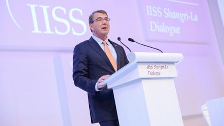 Đối thoại Shangri-la 14: “Miệng lưỡi chiến quần hùng” - 2 Bộ trưởng Quốc phòng Mỹ Ashton Carter