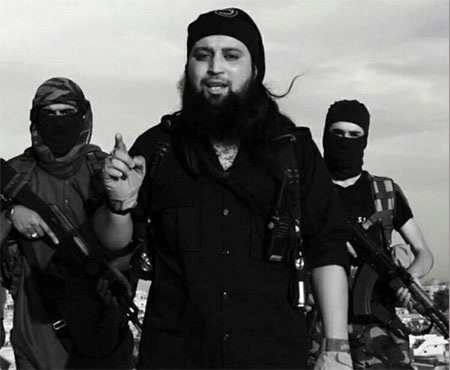 Hicham Chaib trong một hình ảnh tuyên truyền của IS. (Nguồn: