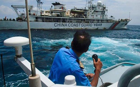 “Cú bật lại” bất ngờ của Malaysia khiến Trung Quốc giật mình - 2 Bộ trưởng Quốc phòng Malaysia phản ứng trước sự bành trướng của Trung Quốc trên Biển Đông. (Ảnh: