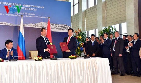 Lễ ký FTA Việt Nam - Liên minh kinh tế Á-Âu. (Ảnh: