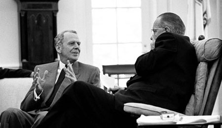 Những ai ngăn cản cuộc chiến leo thang? - 2 Clark Clifford và Tổng thống Johnson