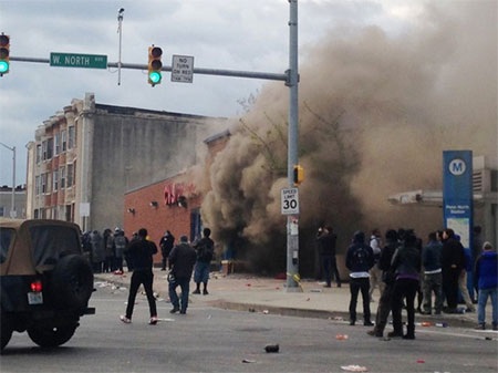 Một cửa hiệu ở Baltimore bị tấn công trong cuộc đụng độ giữa người biểu tình và cảnh sát. (Nguồn: