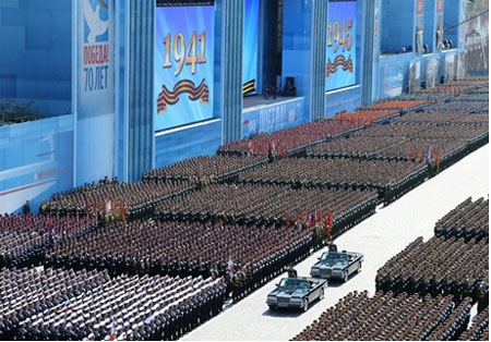 Đội hình diễu binh tại Quảng trường Đỏ ngày 9/5/2015. (Ảnh: