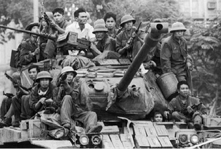 (Ảnh): Chiến dịch “Gió lốc”: Cuộc tháo chạy khỏi Sài Gòn năm 1975