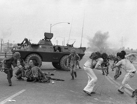 (Ảnh): Chiến dịch “Gió lốc”: Cuộc tháo chạy khỏi Sài Gòn năm 1975