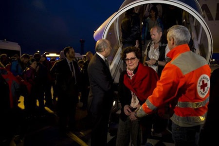 Niềm vui sum họp tại sân bay Ben Gurion gần Tel Aviv hôm 28/4