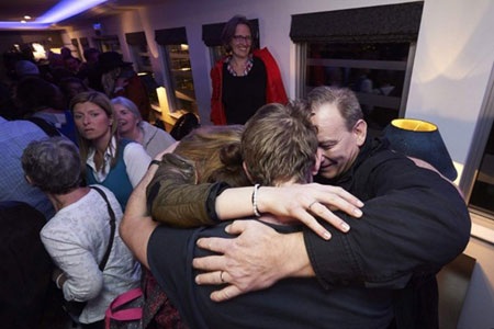 Niềm vui sum họp tại sân bay Ben Gurion gần Tel Aviv hôm 28/4