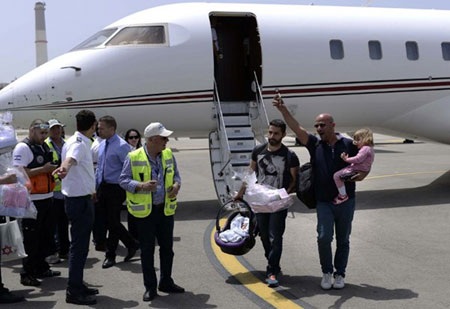 [ẢNH] Xúc động ngày trở về từ tâm chấn động đất ở Nepal