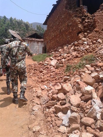 Ở nơi nhiều người chết nhất Nepal - 13 Theo