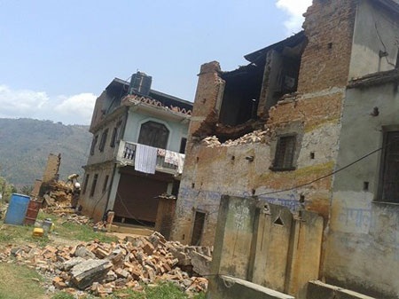 Ở nơi nhiều người chết nhất Nepal - 9 Theo