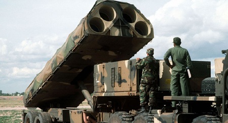 Báo Mỹ: Washington đang thua trong cuộc chạy đua vũ trang - 1 Bệ phóng tên lửa di động trên mặt đất của quân đội Mỹ.