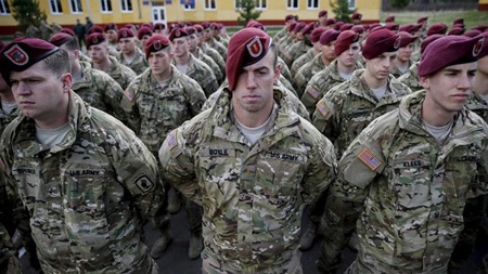 Ukraina: Quân đội nước ngoài là ai? - 1 Binh sĩ Mỹ tập trận ở làng Starychy, phía tây Ukraina hồi tháng 4/2015.