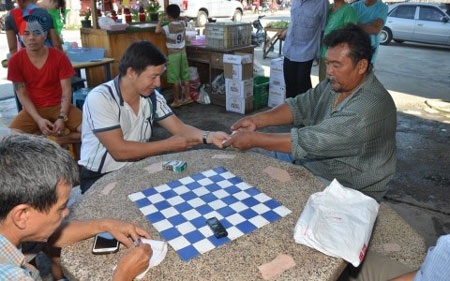 Thái Lan bắt nghi phạm lừa đảo 46 lao động Việt Nam - 2 Bí thư thứ nhất bảo hộ công dân Trần Mạnh Hùng (