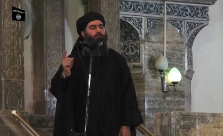 Bí ẩn xung quanh thủ lĩnh khét tiếng IS al-Baghdadi - 1 Tên al- Baghdadi trong lần xuất hiện hiếm hoi. (Ảnh: