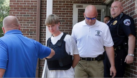 Mỹ bắt nghi can vụ xả súng đẫm máu tại nhà thờ Charleston - 1 Đối tượng Dylann Roof bị bắt giữ.
