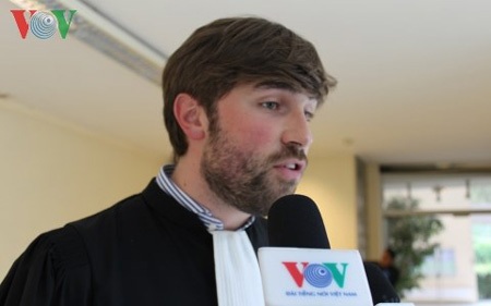 Luật sư Bertrand Repolt trả lời phỏng vấn phóng viên VOV