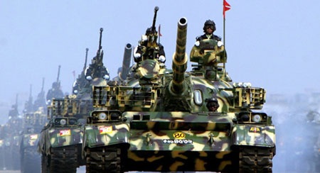 Trung Quốc trình làng giàn vũ khí hiện đại nhất tại Lễ duyệt binh 2015 - 1 Xe tăng T-62 do Trung Quốc sản xuất. (Ảnh: