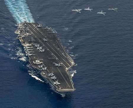 Kì cuối: Mỹ cần làm gì để kiểm soát tham vọng của Trung Quốc - 1 Tàu sân bay Carl Vinson (Mỹ) tham gia tập trận cùng quân đội Malaysia trên Biển Đông