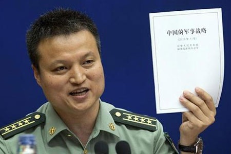 Báo Nga: Trung Quốc có thể tấn công Mỹ? - 2 Biểu dương sức mạnh tăng- thiết giáp ở ngoại ô Bắc Kinh. (Ảnh: