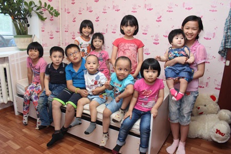 Nghĩa tình người Việt ở Ulyanovsk - 4 Dịp hè các bé được tập trung chơi đùa với nhau thật vui. (Ảnh chụp trong căn hộ nhà anh Bình)