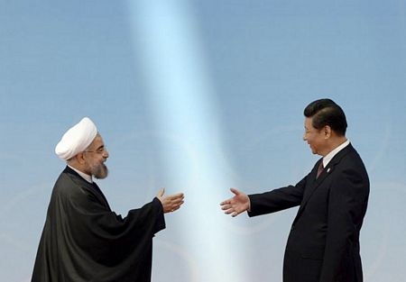 Mục tiêu là Trung Quốc? - 1 Tổng thống Iran Hassan Rouhani và Chủ tịch TQTập Cận Bình trong cuộc gặp ngày 21-5-2014
