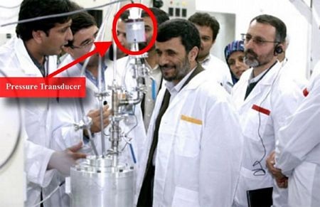 Mục tiêu là Trung Quốc? - 2 Cựu Tổng thống Mahmoud Ahmadinejad tại Nhà máy Hạt nhân Natanz với đầu dò MKS