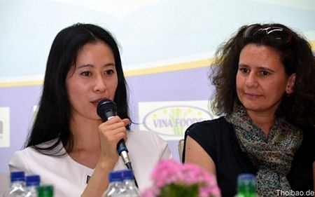 Xuất bản sách song ngữ cho trẻ em Việt Nam tại Đức - 1 Chị Hạnh Nguyễn Schwanke giới thiệu Dự án xuất bản sách song ngữ Đức - Việt