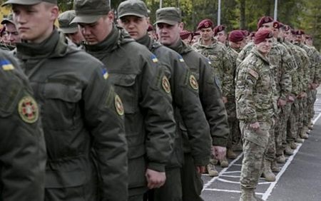 Phô trương tập trận chung tại Ukraine, Mỹ chơi “ván bài” quân sự mới? - 1 Quân đội Mỹ (