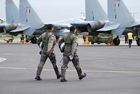 Cách Nga chơi với Ấn Độ và Pakistan