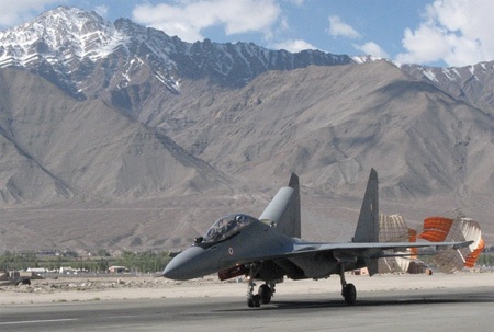 Cách Nga chơi với Ấn Độ và Pakistan