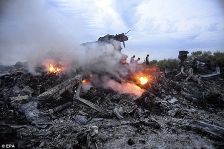 Nhân chứng MH17 vẫn nhớ cảnh xác người rơi xuống mái nhà - 3 Ký ức về vụ MH17 vẫn hằn sâu trong tâm trí nhiều người. (Nguồn:
